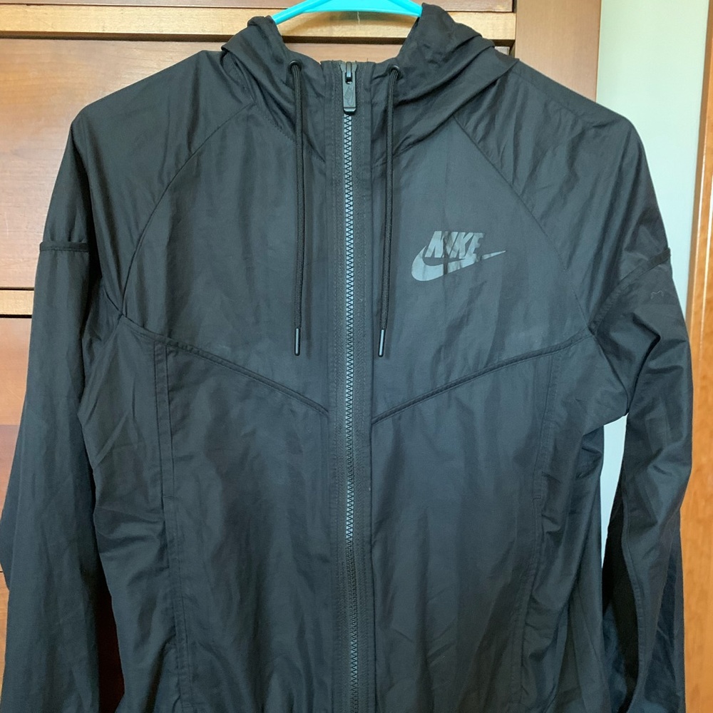 Nike women’s windbreaker